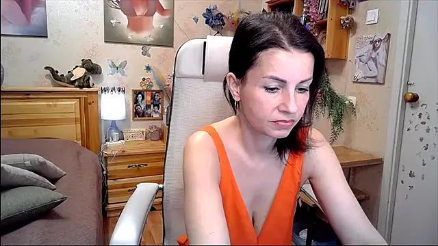 Kendra_Mom cam profile